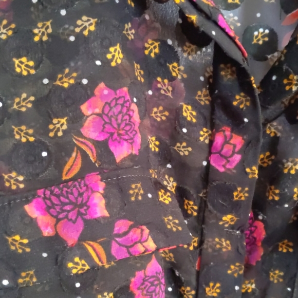 Button-up - Picture 2 of 3